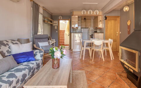 La Felicidad: Zimmer, Eigentum, Möbel, Gebäude, Interior Design, Fussboden, Wohnzimmer, Grundeigentum, Haus, Decke