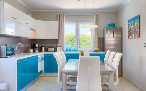 Villa Valentina: Möbel, Cabinetry, Tabelle, Countertop, Fenster, Stuhl, Blau, Küche, Sinken