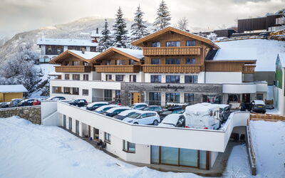 Fiss 300: Schnee, Winter, Eigentum, Himmel, Haus, Bergstation, \Stadt, Die Architektur, Dach, Gebäude