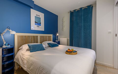 Carnac 100: Möbel, Interior Design, Schlafzimmer, Bett, Holz, Bettdecke, Decke, Bedding, Linens, Zimmer