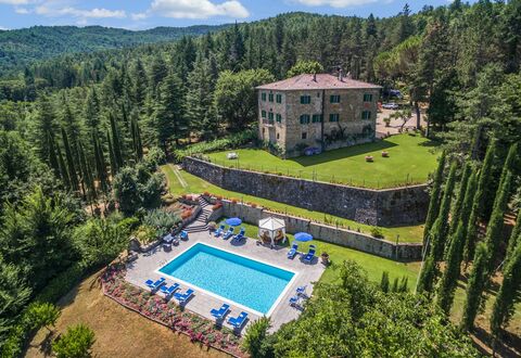 Palazzo Rosadi: Eigentum, Bergstation, Estate, Natürliche Landschaft, Haus, Grundeigentum, Gebäude, Villa, Baum, Berg