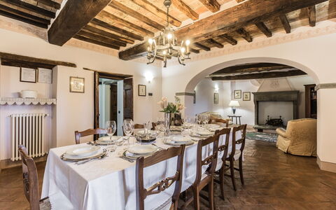 Torre del Cielo: Eigentum, Zimmer, Gebäude, Restaurant, Interior Design, Decke, Möbel, Grundeigentum, Esszimmer, Haus