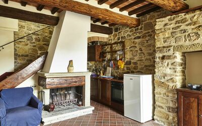 Capanno: Eigentum, Zimmer, Gebäude, Strahl, Feuerstelle, Interior Design, Wand, Decke, Backstein, Haus