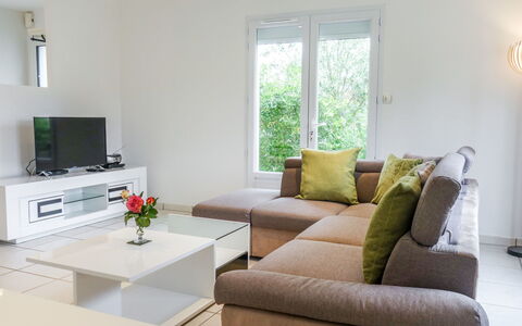 Villa Languedoc: Wohnzimmer, Möbel, Zimmer, Eigentum, Interior Design, Kaffetisch, Couch, Tabelle, Zuhause, Gebäude