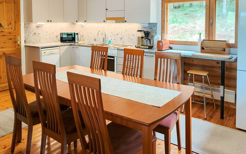 Mäntyniemi: Möbel, Flooring, Interior Design, Fussboden, Holz, Tabelle, Stuhl, Küche & Esszimmer Tisch, Holzboden, Esszimmer