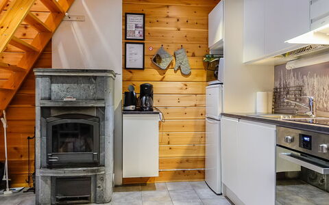 Aslakit B: Holz, Küche, Major Appliance, Möbel, Decke, Flooring, Interior Design, Küchengerät, Zuhause, Zimmer