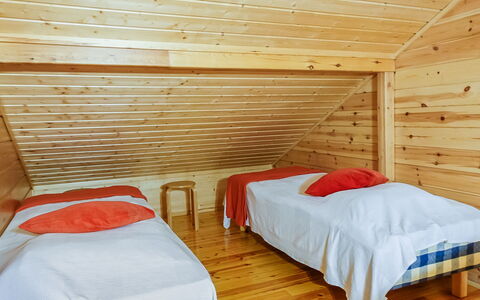 Aslakit B: Fussboden, Flooring, Interior Design, Wand, Möbel, Holz, Decke, Schlafzimmer, Bett, Zimmer