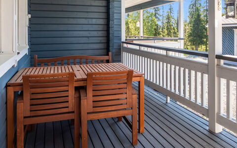 Ruka Snow and Sun 2: Holz, Fussboden, Decke, Hartholz, Planke, Deck, Veranda, Schatten, Holzboden, Glas