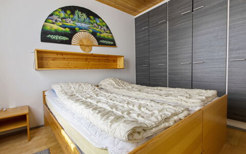 Rukapahta 5: Schlafzimmer, Bett, Flooring, Fussboden, Interior Design, Holz, Bettdecke, Möbel, Bedding, Zimmer