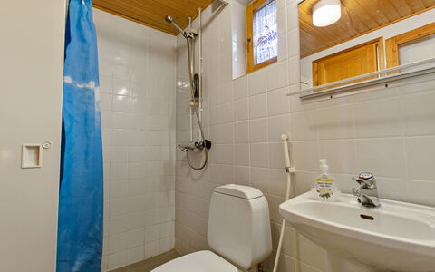 Rukapahta 5: Wand, Holz, Flooring, Armatur, Fussboden, Interior Design, Sinken, Bad Sink, Badezimmer, Zapfhahn
