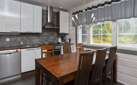 Rukanloisto a: Möbel, Flooring, Holz, Interior Design, Küche, Countertop, Decke, Fussboden, Stuhl, Küche & Esszimmer Tisch