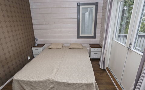 Rukanloisto a: Fussboden, Holz, Flooring, Schlafzimmer, Bett, Möbel, Interior Design, Zimmer, Zuhause, Holzbeize