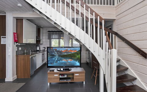 Rukanloisto a: Holz, Flooring, Fussboden, Interior Design, Holzboden, Decke, Treppe, Hartholz, Wohnzimmer, Holzbeize