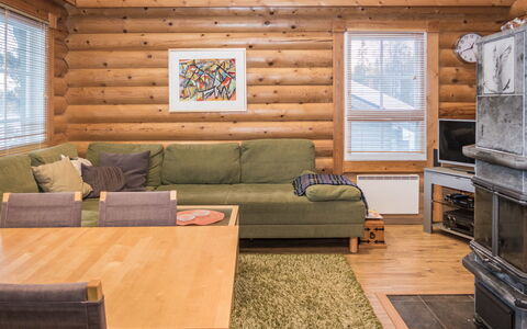 Kotka: Möbel, Flooring, Holz, Interior Design, Fussboden, Holzboden, Decke, Couch, Wohnzimmer, Zimmer