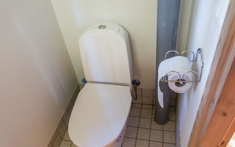 Putilanranta: Toilleten Sitz, Toilette, Badezimmer, Armatur, Fussboden, Flooring, Installation, Fliese