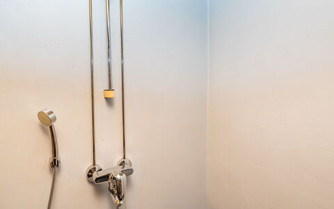 Keloranta: Duschkopf, Armatur, Installation, Duschpaneel, Brausenstange, Dusche, Badezimmer