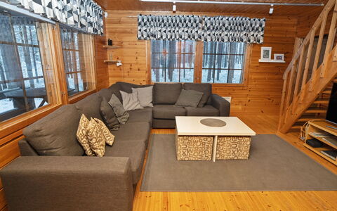 Kitkaranta: Holz, Fussboden, Flooring, Möbel, Interior Design, Couch, Holzbeize, Holzboden, Hartholz, Wohnzimmer