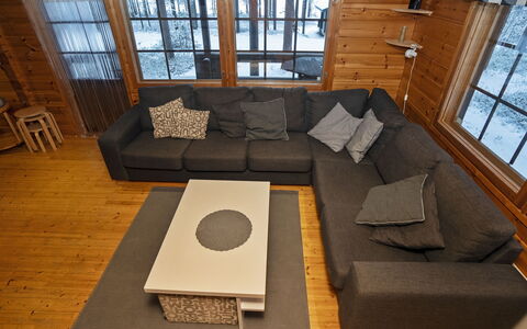 Kitkaranta: Holz, Möbel, Flooring, Couch, Fussboden, Wohnzimmer, Interior Design, Holzboden, Zuhause