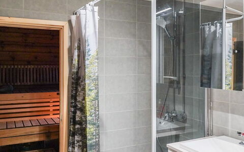 Kitkaranta: Flooring, Interior Design, Fussboden, Armatur, Badezimmer, Dusche, Installation, Zimmer, Fliese, Duschtür