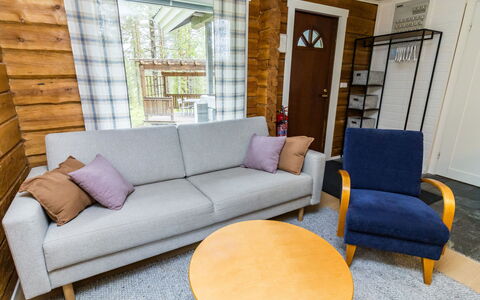 Pelkkaveska: Möbel, Flooring, Interior Design, Fussboden, Wohnzimmer, Couch, Wohnung, Kissen