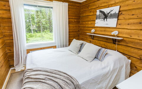 Pelkkaveska: Holz, Flooring, Schlafzimmer, Interior Design, Fussboden, Bett, Zuhause, Möbel, Holzboden, Linens
