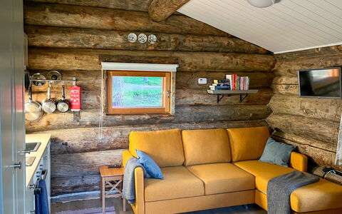 Keloveska: Möbel, Holz, Flooring, Interior Design, Fussboden, Zimmer, Couch, Wohnzimmer, Zuhause, Holzbeize
