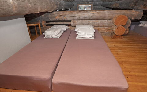 Rukanlumous 1: Holz, Fussboden, Flooring, Linens, Schlafzimmer, Hartholz, Bettdecke, Bett, Holzbeize, Bedding