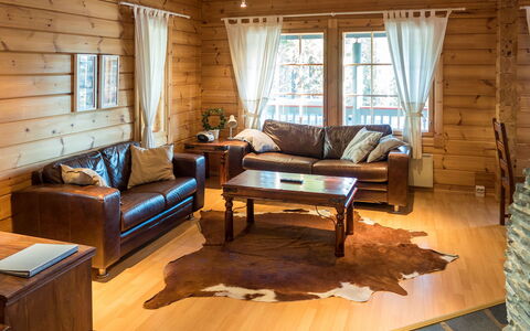 Pyryruka 1: Möbel, Interior Design, Flooring, Couch, Holz, Fussboden, Holzboden, Wohnzimmer, Zimmer, Zuhause