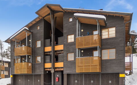 Karhunvartijan Linna B14: Fassade, Wohnung, Urban Design, Verbundwerkstoff, Abstellgleis, Eigentumswohnung, Daylighting, Brutalismus