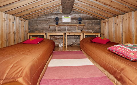 Karhunpesä: Etagenbett, Holz, Fussboden, Flooring, Möbel, Schlafzimmer, Decke, Bett, Interior Design, Zimmer