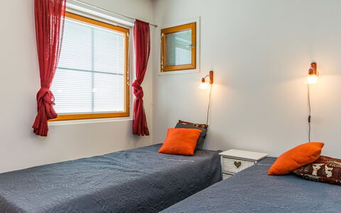 Karhunvartijan Kota B1: Interior Design, Holz, Flooring, Möbel, Fussboden, Decke, Bett, Schlafzimmer, Zimmer, Linens