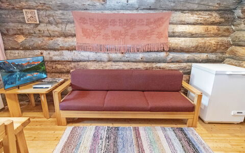 Kuontijärvi a: Möbel, Flooring, Holz, Fussboden, Interior Design, Braun, Holzboden, Zimmer, Couch, Wohnzimmer