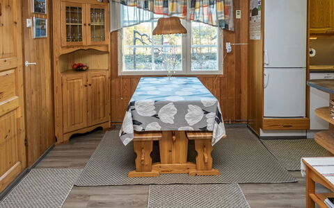 Kuusela: Holz, Möbel, Flooring, Interior Design, Küche, Cabinetry, Countertop, Fussboden, Zimmer, Decke