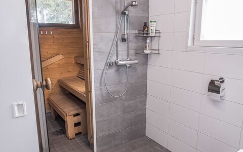 Kuusela: Flooring, Holz, Fussboden, Interior Design, Armatur, Installation, Zimmer, Badezimmer, Fliese, Holzbeize
