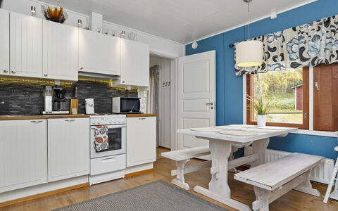 Vuorimäki: Interior Design, Möbel, Flooring, Holz, Fussboden, Küche, Decke, Countertop, Zimmer, Major Appliance