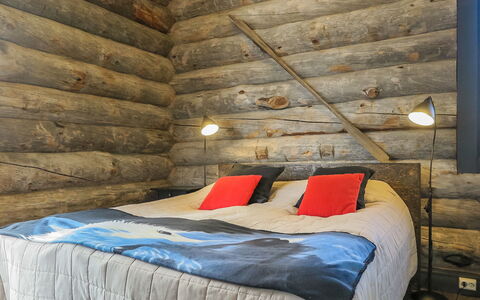 Kiehinen 2: Holz, Schlafzimmer, Interior Design, Flooring, Bett, Fussboden, Bettdecke, Möbel, Decke, Bedding