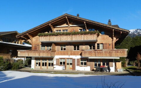 Lisa: Pflanze, Himmel, Gebäude, Fenster, Haus, Baum, Freizeit, Fassade, Holz, Dach
