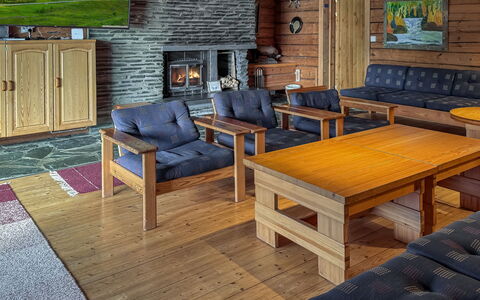 Sompsanniemi: Möbel, Flooring, Interior Design, Couch, Fussboden, Holz, Wohnzimmer, Tabelle, Holzboden, Stuhl