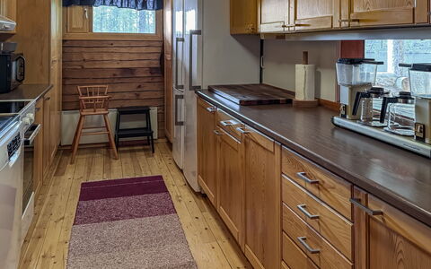 Sompsanniemi: Flooring, Holz, Countertop, Küche, Küchengerät, Interior Design, Cabinetry, Major Appliance, Fussboden, Möbel