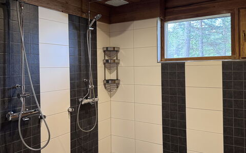 Sompsanniemi: Flooring, Fussboden, Armatur, Badezimmer, Interior Design, Installation, Fliese, Verbundwerkstoff, Zimmer, Duschkopf