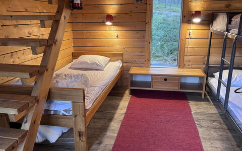 Sompsanniemi: Etagenbett, Holz, Schlafzimmer, Möbel, Bett, Flooring, Interior Design, Fussboden, Bettrahmen, Bedding