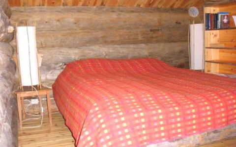 Rantapuro: Schlafzimmer, Flooring, Holz, Fussboden, Bett, Möbel, Bettdecke, Interior Design, Bedding, Zimmer