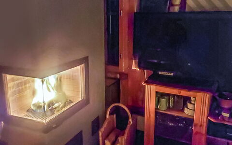 Salmikangas H2: Zimmer, Hitze, Feuerstelle, Wohnzimmer, Holzofen, Kamin, Hartholz, Holzbeize