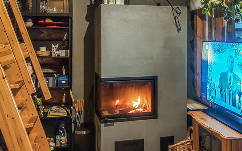 Salmikangas H2: Möbel, Interior Design, Regale, Regal, Zimmer, Feuerstelle, Holzofen, Haushaltsgerät, Wohnzimmer, Holzbeize