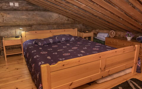 Salmikangas H2: Möbel, Schlafzimmer, Holz, Bett, Flooring, Fussboden, Bettdecke, Interior Design, Zimmer, Bedding