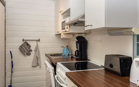 Lomapohjas 2: Küchengerät, Küche, Holz, Major Appliance, Countertop, Interior Design, Flooring, Haushaltsgerät, Fussboden, Möbel