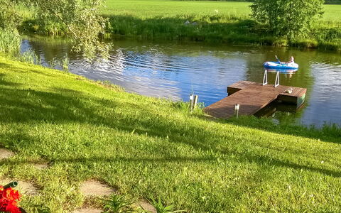 Hilupilttuu: Baum, Bank, Haus, Hütte, See, Teich, Wald, Blockhaus