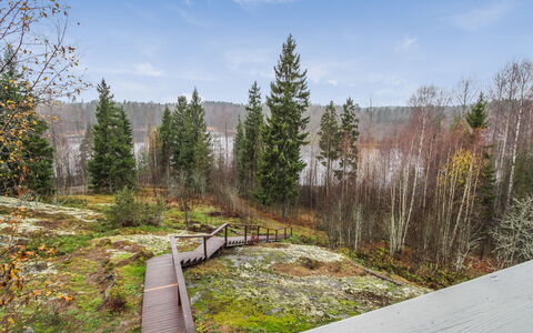 Dominus: Baum, Bank, Haus, Hütte, See, Teich, Wald, Blockhaus