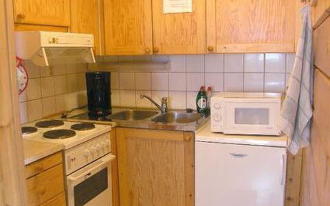 Riitula: Holz, Flooring, Fussboden, Möbel, Cabinetry, Major Appliance, Sinken, Küche, Holzbeize, Zimmer