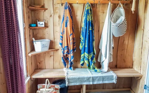 Siimaranta: Möbel, Interior Design, Flooring, Fussboden, Tabelle, Decke, Küche & Esszimmer Tisch, Beleuchtung, Stuhl, Zuhause